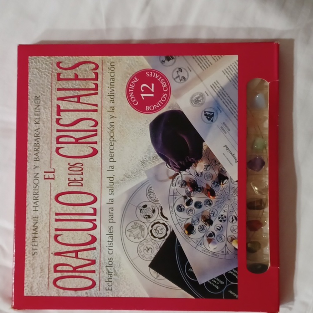 El Libro Del Oraculo De Los Cristales. Book of the Oracles of the Crystal.